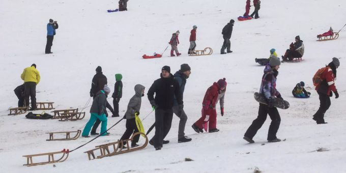 Im Tirol sind in dieser Wintersaison gleich wie Menschen beim Rodeln gestorben wie bei Lawinenunfällen. rodeln