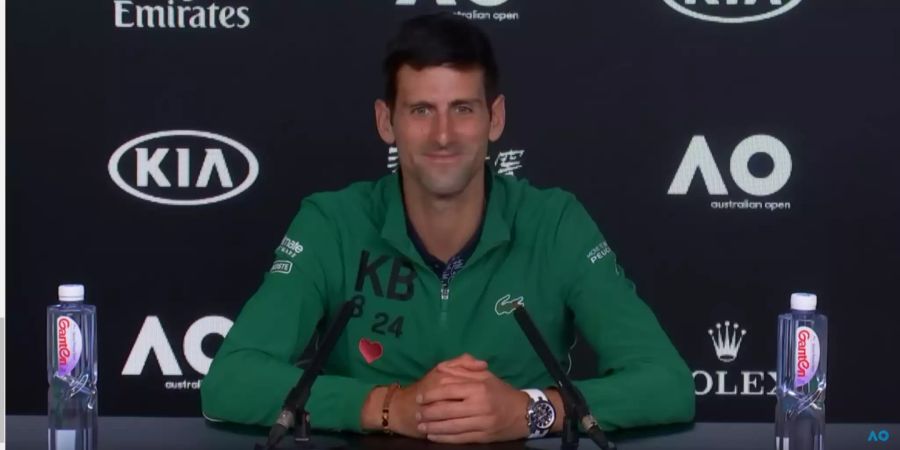 Novak Djokovic beantwortet nach den Australian Open 2020 gut gelaunt Fragen.