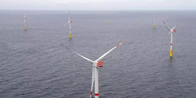 Berlin - 160 neue Windräder auf dem Meer - Politik bremst Wachstum