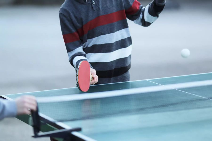 Die Kinder und Jugendlichen können Ping Pong oder...