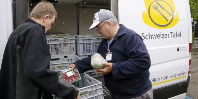 Die Schweizer Tafel bringt Spenden in Form von Essen dorthin, wo sie gebraucht werden. Spenden Food Waste