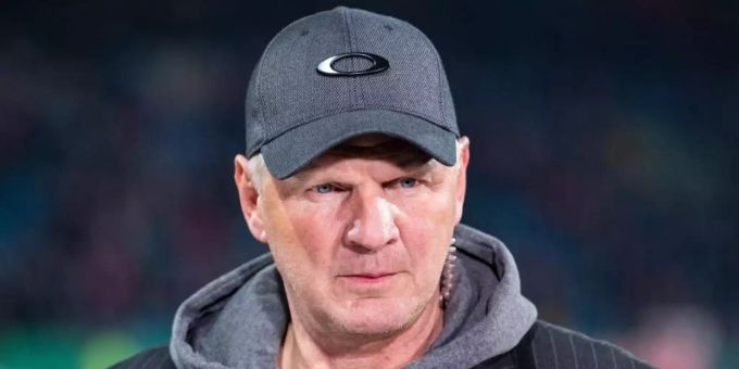 Stefan Effenberg hat Schalke-Boss Clemens Tönnies kritisiert. Foto: Guido Kirchner/dpa Stefan Effenberg hat Schalke-Boss Clemens Tönnies kritisiert. Foto: Guido Kirchner/dpa