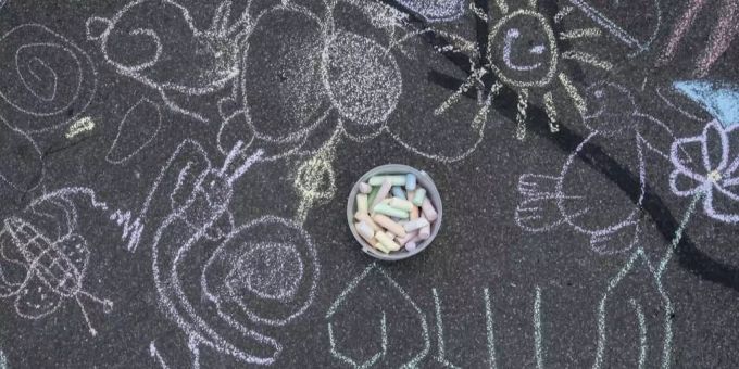 Im Rahmen der Aktion «Soorsi erwacht» bemalten die Bewohner von Sursee LU den Martignyplatz. Sursee Martignyplatz