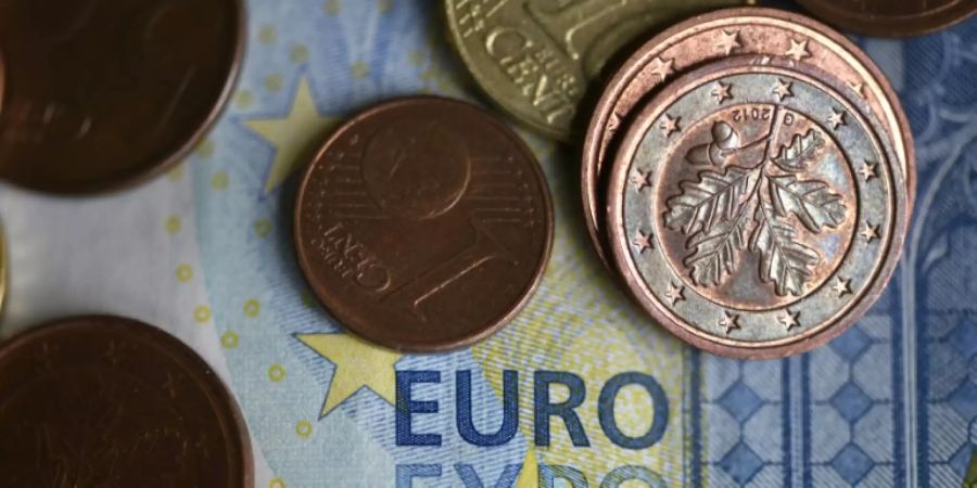 Lebensmittel teurer - Kraftstoffe günstiger
