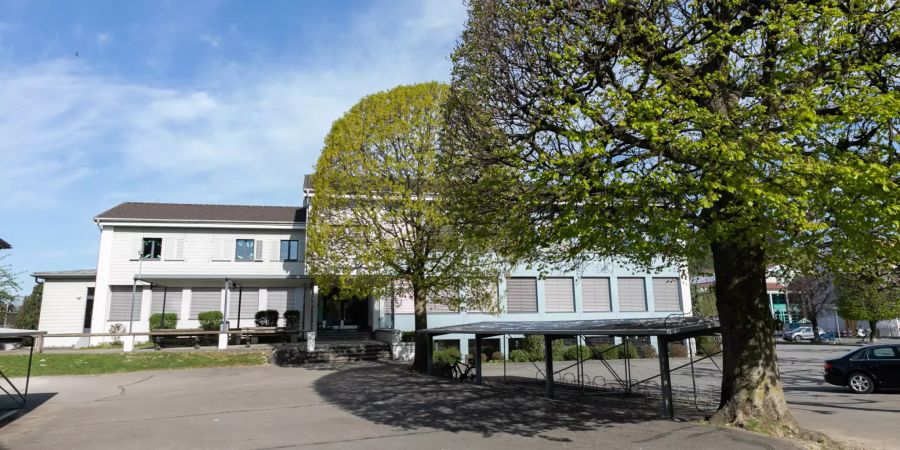 Schulhaus in Wangen (SZ).