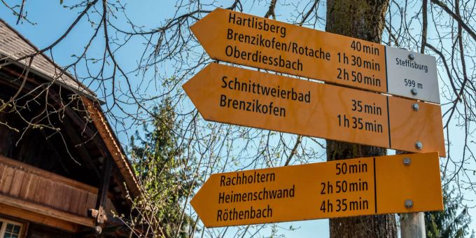 Wanderwegschilder in Steffisburg. Wanderwegschilder in Steffisburg.