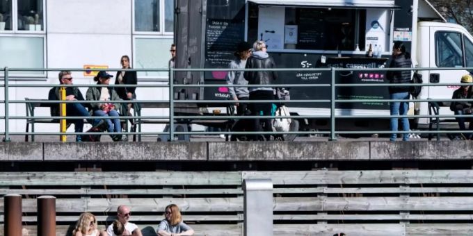 Malmös Bewohner geniessen ein sonniges April-Wochenende Malmös Bewohner geniessen ein sonniges April-Wochenende