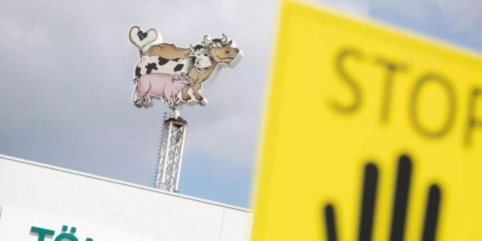 Die Fleischfabrik Tönnies in Gütersloh erlebt einen Corona-Massenausbruch. Dieser hat auch schon weitreichende Konsequenzen für weitere Landkreise. Coronavirus