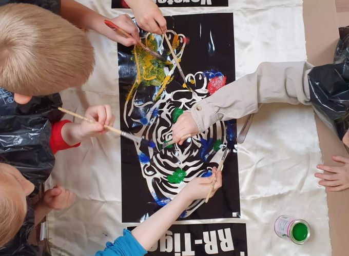 Bei den jüngeren Kindern wird oftmals gebastelt. Royal Rangers Othmarsingen