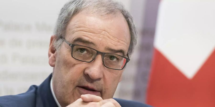 Bundesrat Guy Parmelin gibt Restaurants Hoffnung: Je nach Entwicklung der Lage sei eine Restaurants-Öffnung in den nächsten Wochen möglich, sagt er. (Archiv)