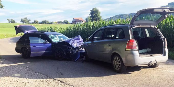 Beim Unfall wurden drei Personen verletzt. Unfall Personen verletzt Aadorf