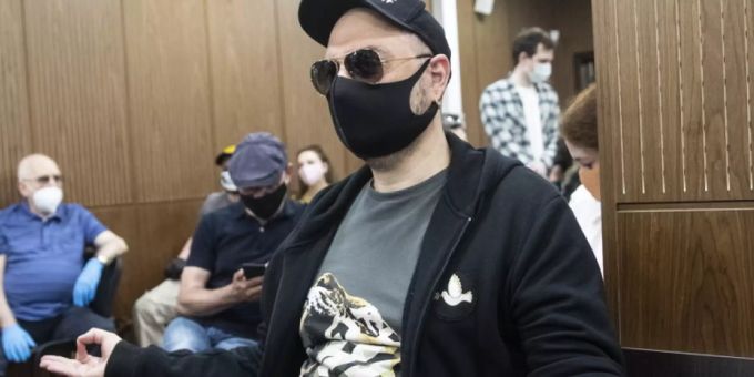 Ein russisches Gericht hat Regisseur Kirill Serebrennikow in einem umstrittenen Verfahren schuldig gesprochen. Kirill Serebrennikow