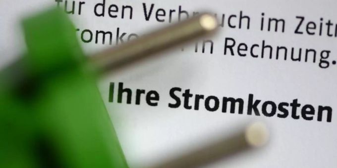Kunden, deren Energieanbieter die Lieferung einstellt, landen automatisch beim Grundversorger. Dort bezahlen sie oft deutlich mehr als die Bestandskunden, bemängeln Verbraucherschützer. Foto: Jens Kalaene/dpa-Zentralbild/dpa Kunden, deren Energieanbieter die Lieferung einstellt, landen automatisch beim Grundversorger. Dort bezahlen sie oft deutlich mehr als die Bestandskunden, bemängeln Verbraucherschützer. Foto: Jens Kalaene/dpa-Zentralbild/dpa