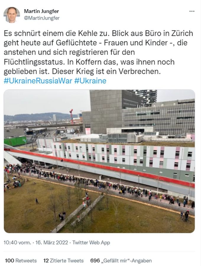 Geflüchtete aus dem Ukraine-Krieg stehen in Zürich Schlange. Ukraine Krieg
