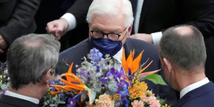 Steinmeier mit Gratulanten