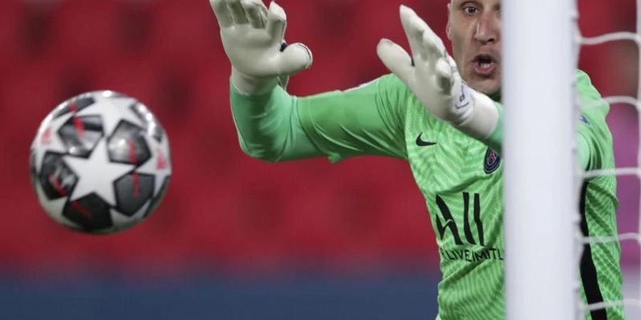 Musste gegen den FC Nantes drei Mal hinter sich greifen: Keylor Navas, Torwart von Paris Saint-Germain. Foto: Thibault Camus/AP/dpa