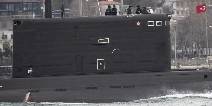 Ein russisches Kriegsschiff im Schwarzen Meer bei der Türkei. Russland