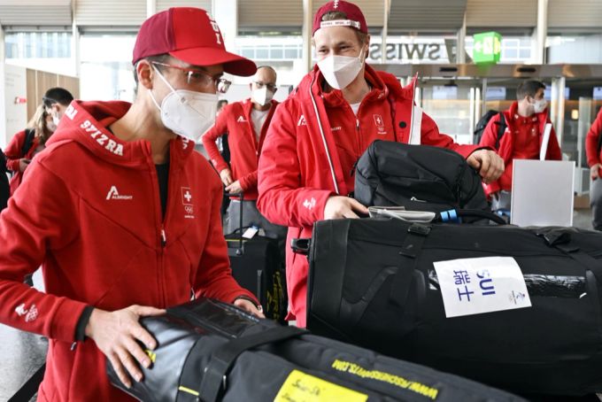 Simon Ammann (r) vor der Abreise nach Peking. Olympia 2022