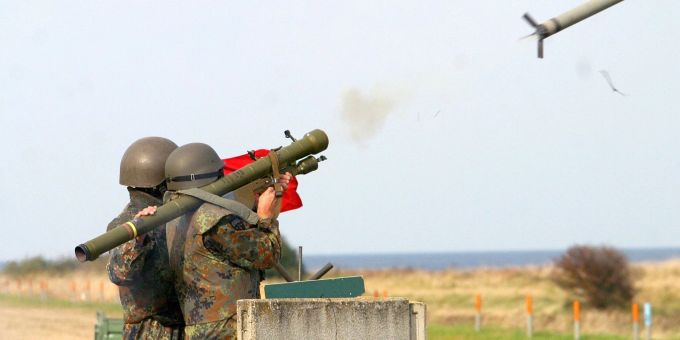 Bundeswehr-Reservisten üben mit der Luftabwehrrakete «Strela». In der Ukraine sind weitere Waffen aus Deutschland eingetroffen. Bundeswehr-Reservisten üben mit der Luftabwehrrakete «Strela». In der Ukraine sind weitere Waffen aus Deutschland eingetroffen.