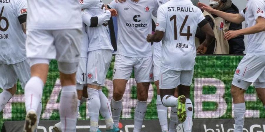 Auch der Zweitligist FC St. Pauli freut sich auf das Pokal-Viertelfinale. Foto: Stefan Puchner/dpa