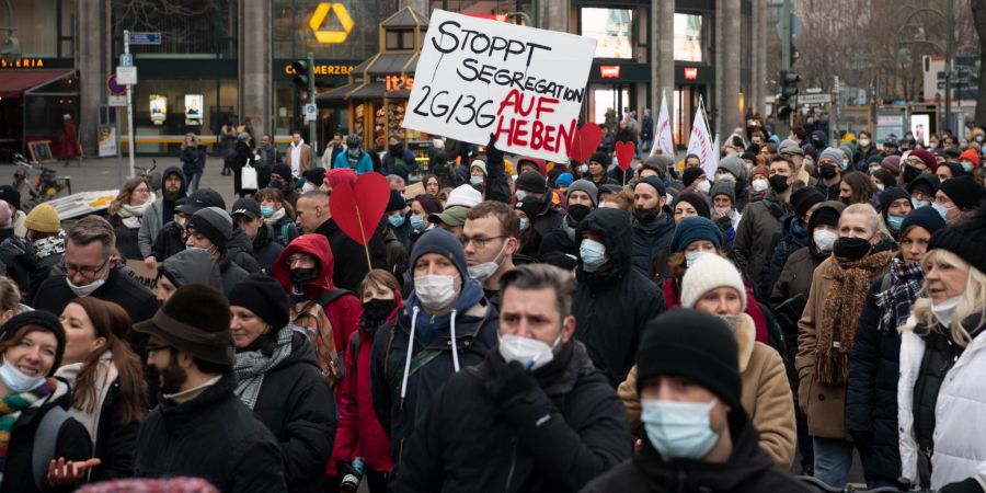 Coronavirus - Demo gegen die Corona-Massnahmen in Berlin