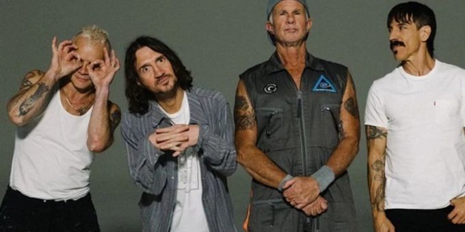 Die Red Hot Chili Peppers bekommen einen Stern auf dem Walk of Fame, veröffentlichen ein neues Album und gehen auf Tournee. Die Red Hot Chili Peppers bekommen einen Stern auf dem Walk of Fame, veröffentlichen ein neues Album und gehen auf Tournee.