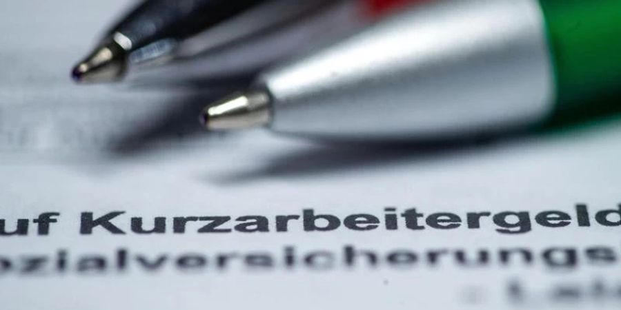 Die Betriebe in Deutschland sollen noch bis Ende Juni unter erleichterten Bedingungen Kurzarbeit beantragen können. Foto: Jens Büttner/dpa-Zentralbild/dpa