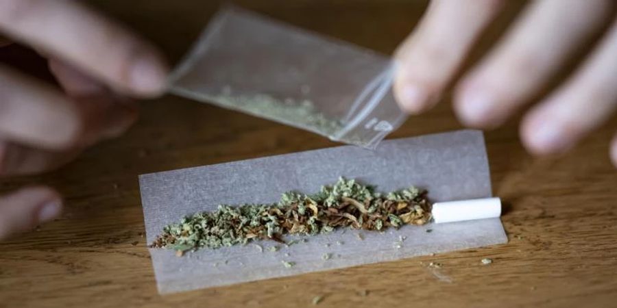 Die Zahl der Krankenhausbehandlungen in Folge von Cannabiskonsum hat sich deutschlandweit deutlich erhöht. Foto: Fabian Sommer/dpa