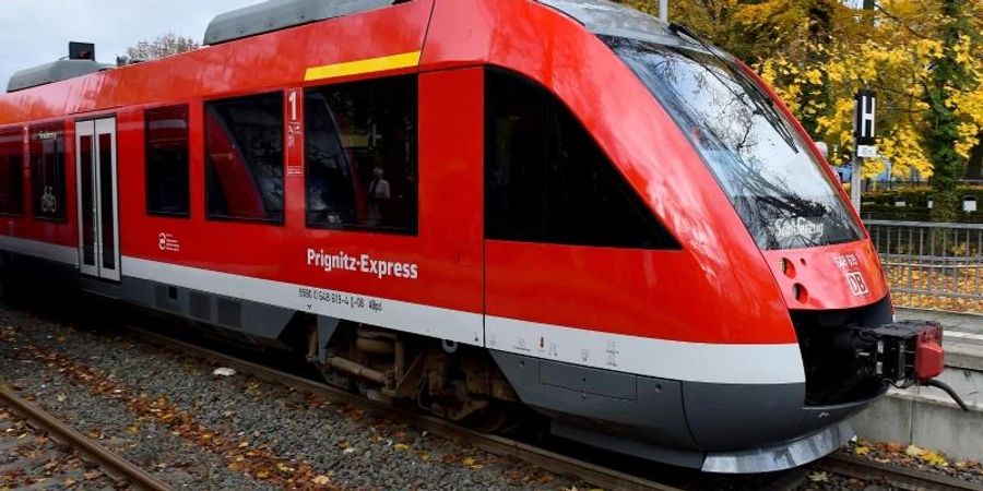 Gerade auf Nebenstrecken sind noch viele Dieselzüge im Einsatz. Foto: Bernd Settnik/dpa-Zentralbild/dpa