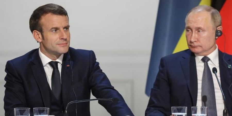 Emmanuel Macron (l) und Wladimir Putin bei einer gemeinsamen Pressekonferenz im Dezember 2019. Foto: Ludovic Marin/AFP Pool/AP/dpa