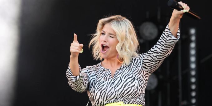 Schlager Star Beatrice Egli l ftet ihren Beziehungsstatus