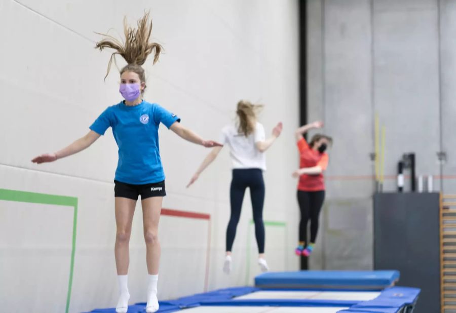 Masken Sportunterricht Schule Coronavirus