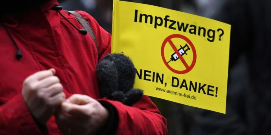 Viele feierten die Impfung als Rettung. Andere wehrten sich dagegen. (Archivbild)