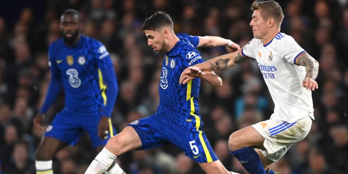 Jorginho im Zweikampf mit Toni Kroos. Real Madrid