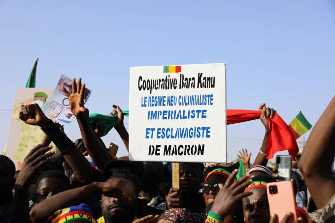 Nachdem die EU anfangs Februar Sanktionen gegen mehrere Mitglieder der Übergangsregierung verhängte, nahmen die Spannungen zwischen der malischen Regierung und Frankreich wieder zu. EPA/HADAMA DIAKITE mali