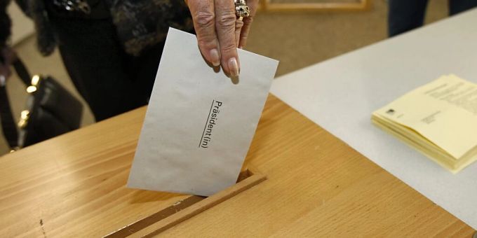 Die Staatspolitische Kommission des Nationalrats (SPK-N) will nichts wissen von einem schweizweiten Ausländerstimmrecht. (Archivbild) Die Staatspolitische Kommission des Nationalrats (SPK-N) will nichts wissen von einem schweizweiten Ausländerstimmrecht. (Archivbild)