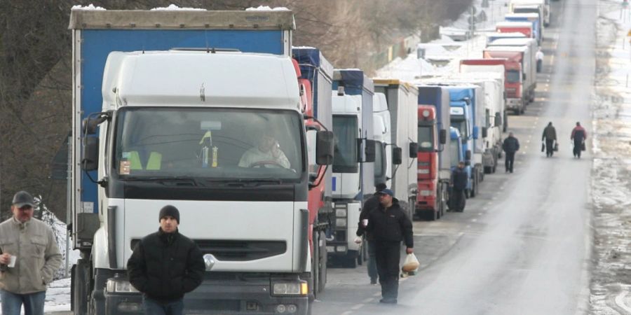 Mit einer Lastwagen-Blockade protestieren polnische Bürger am Grenzübergang zu Belarus gegen die ihrer Ansicht nach mangelhafte Umsetzung der Sanktionen. (Symbolbild)