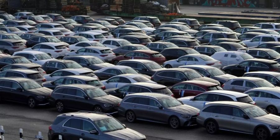Autos auf Parkplatz