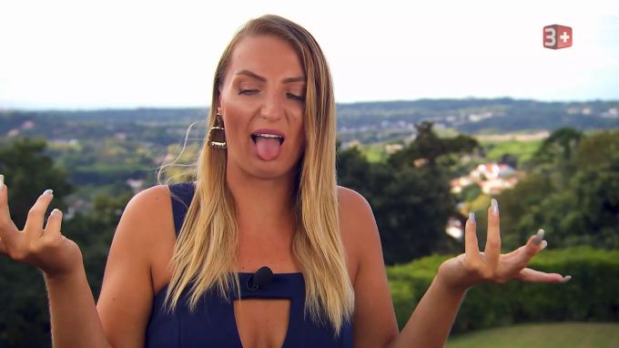 Der Bachelor 2020 Kandidatin Veronika hat die Nase gestrichen voll von der Konkurrenz. Der Bachelor 2020