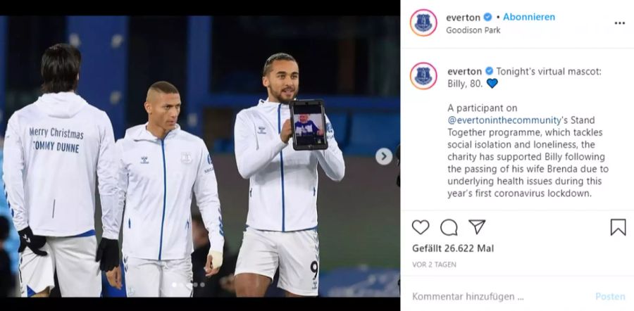 Dominic Calvert-Lewin zeigt dem 80-jährigen Fan das Stadion.