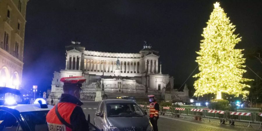 Ein einsamer alter Mann hat an Weihnachten die Carabinieri kommen lassen, weil er einsam war und Gesprächspartner suchte. Die Carabinieri taten ihm den Gefallen - zur Freude des 94-Jährigen. (Symbolbild)