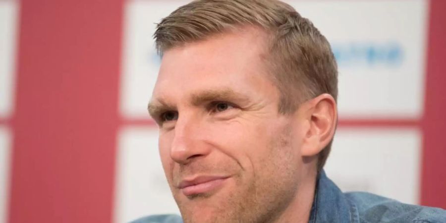 Der ehemalige Fussball-Nationalspieler Per Mertesacker würde es begrüssen, wenn Joachim Löw im Amt bleibt. Foto: Julian Stratenschulte/dpa
