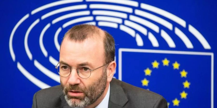 Manfred Weber (CSU), Fraktionsvorsitzender der EVP, übt scharfe Kritik an Ungarn und Polen. Foto: Philipp von Ditfurth/dpa