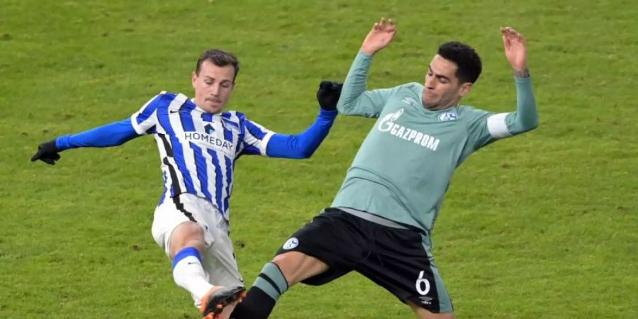 Omar Mascarell (r) wurde angeblich vom FC Valencia umworben. Foto: Soeren Stache/dpa-Zentralbild/POOL/dpa