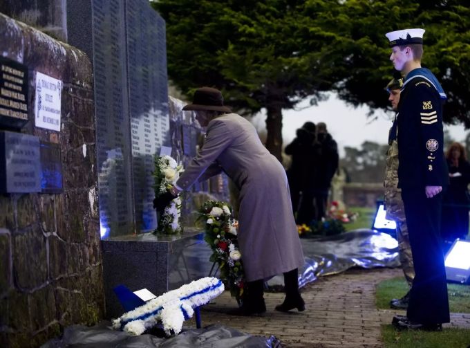 Angehörige der Opfer gedenken dem Lockerbie-Attentat. Lockerbie attentat Jahrestag