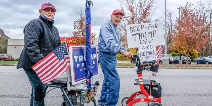 Trump-Anhänger mit Rollatoren. Die Präsidentschaftswahl in den USA findet am 03. November 2020 statt. Foto: Preston Ehrler/SOPA Images via ZUMA Wire/dpa
