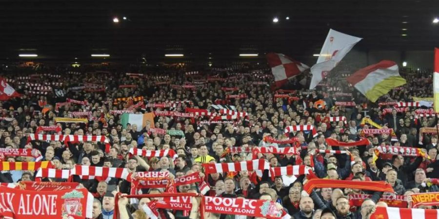 Unter anderem der FC Liverpool darf 2000 Fans wieder ins Stadion lassen. Foto: Rui Vieira/AP/dpa