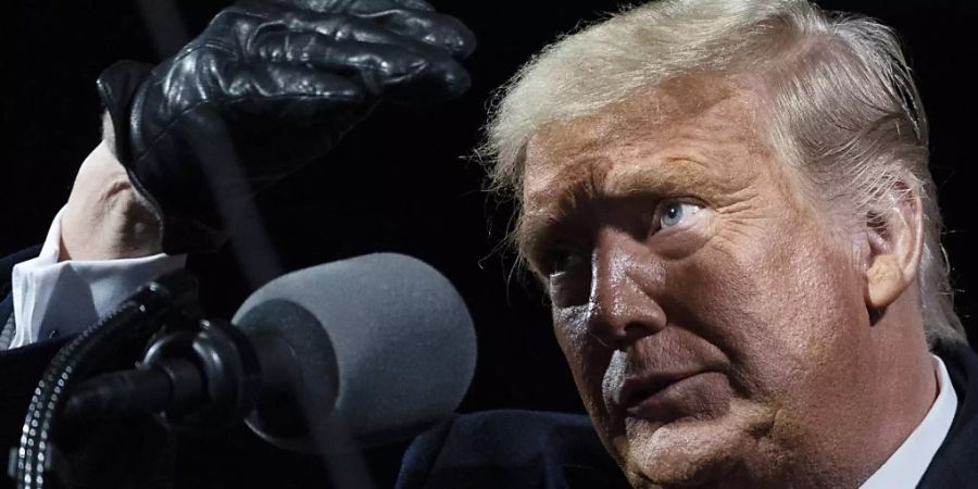 dpatopbilder - Donald Trump, Präsident der USA, spricht bei einer Wahlkampfveranstaltung auf dem Regionalflughafen Williamsport . Foto: Alex Brandon/AP/dpa
