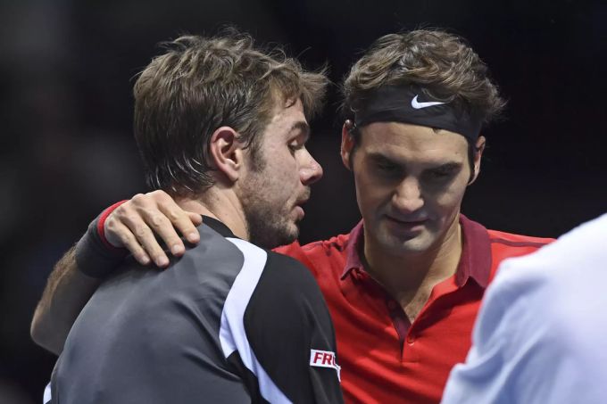Stan Wawrinka gratuliert Roger Federer nach dessen Sieg bei den ATP Finals in London 2014. Stan Wawrinka Roger Federer