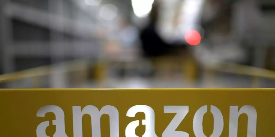 Des salariés d'un entrepôt d'Amazon dans l'Alabama (sud-est des Etats-Unis) se sont vus accorder jeudi le feu vert d'une agence fédérale américaine pour organiser un vote sur la création d'un syndicat, ce qui serait une première dans le pays pour le géant du commerce en ligne